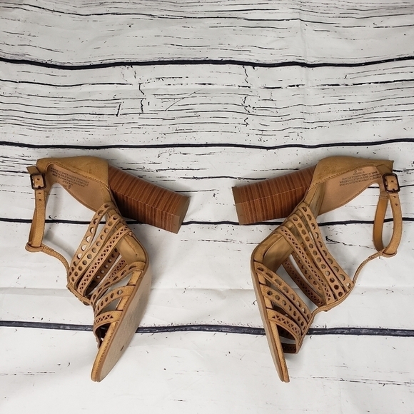 Sirens Nude Cutout Design Blocked Heel Size 8 - Picture 4 of 8